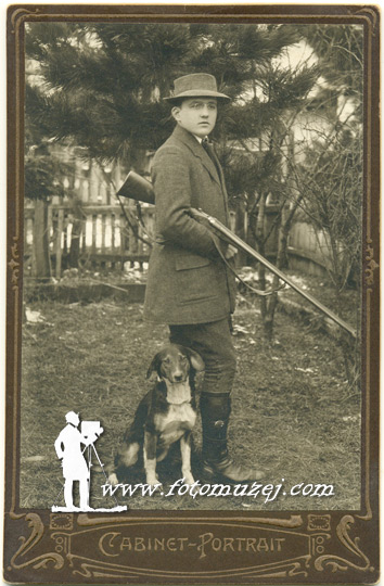 Lovac sa psom (autor David Banjanac)